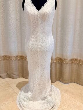 DB Studio - White Lace Wedding Dress - Size 8 - Sheath & V Neck & Sweep Train